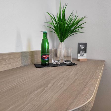 Hotel Crystal Кошице Экстерьер фото