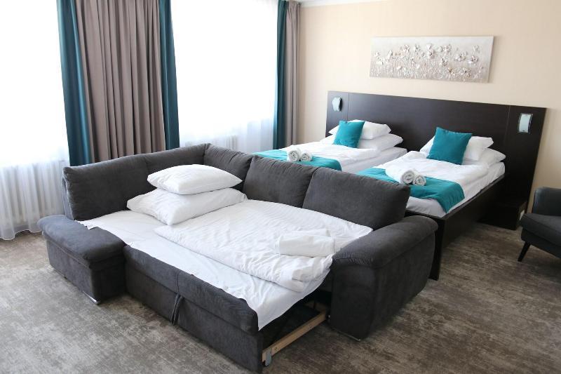 Hotel Crystal Кошице Экстерьер фото