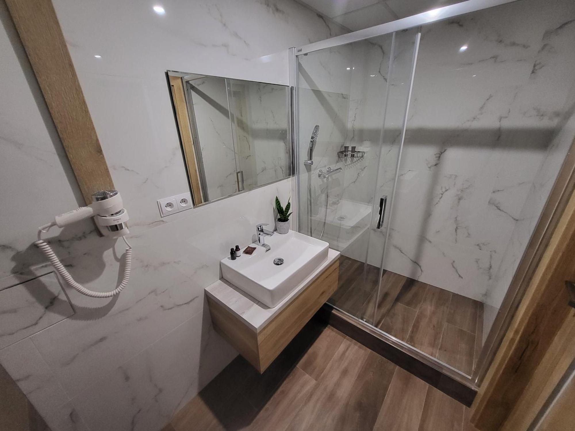 Hotel Crystal Кошице Экстерьер фото