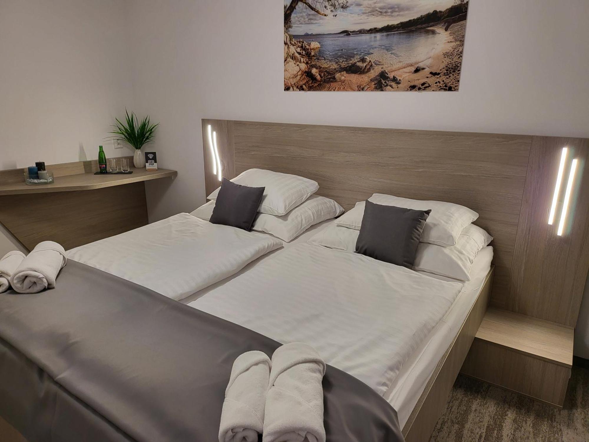 Hotel Crystal Кошице Экстерьер фото