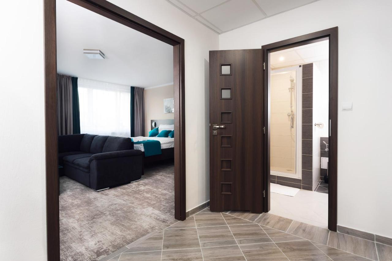 Hotel Crystal Кошице Экстерьер фото