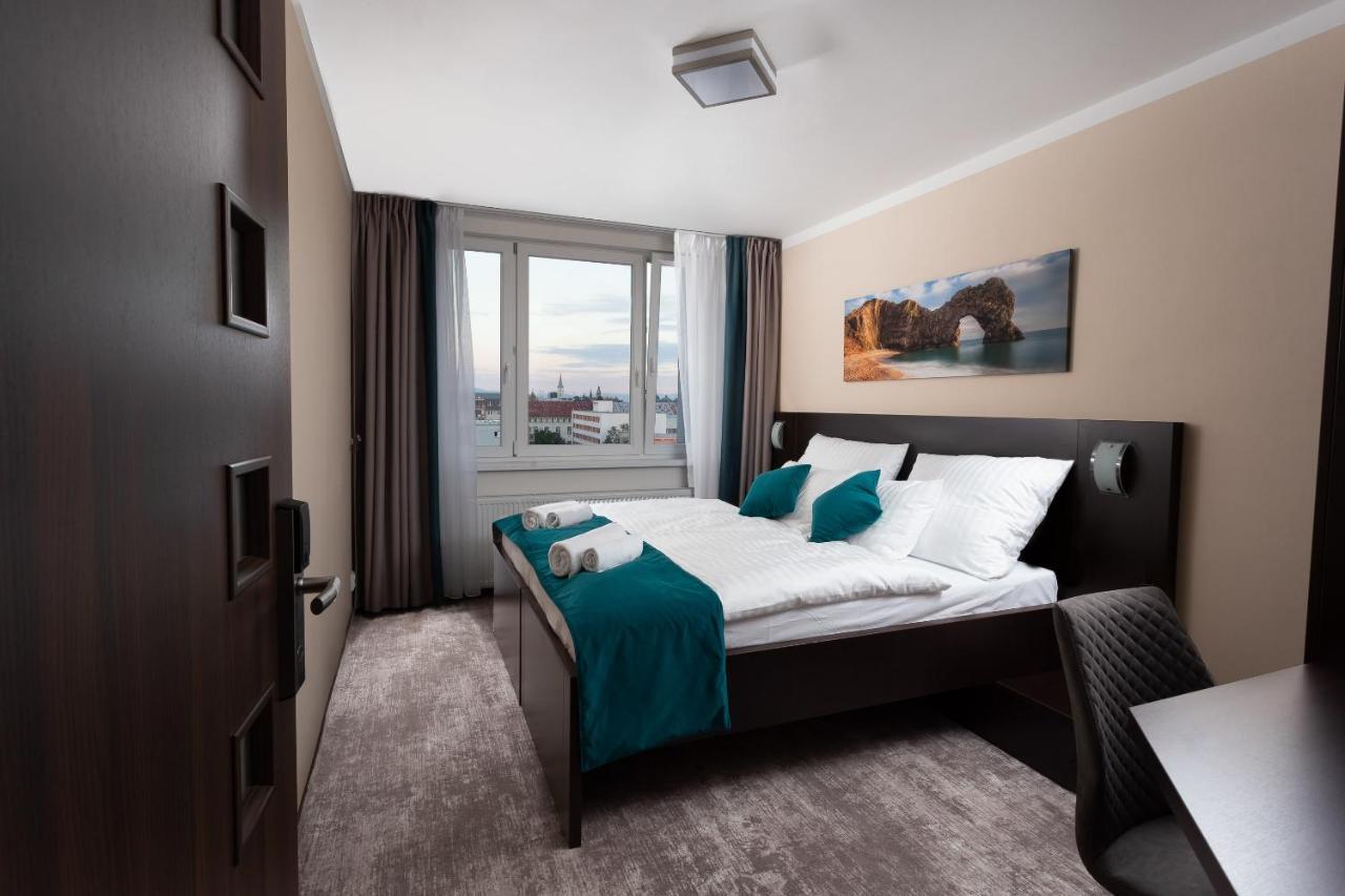 Hotel Crystal Кошице Экстерьер фото